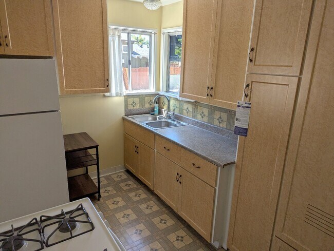 Foto del edificio - 3351 Caroline Ave