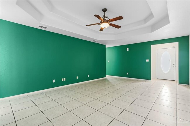 Building Photo - 14 Blanco River St