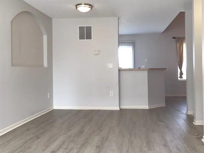 Building Photo - Beautiful end condo in great Powell location!!