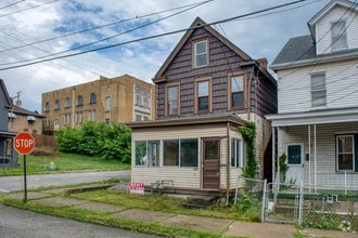 Building Photo - 625 Walnut St