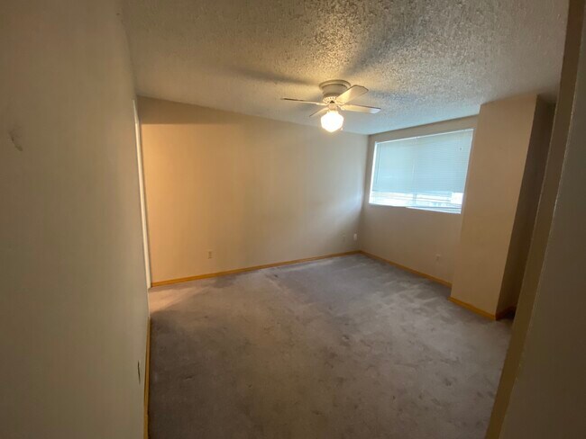 Building Photo - 2435 7th Ave W