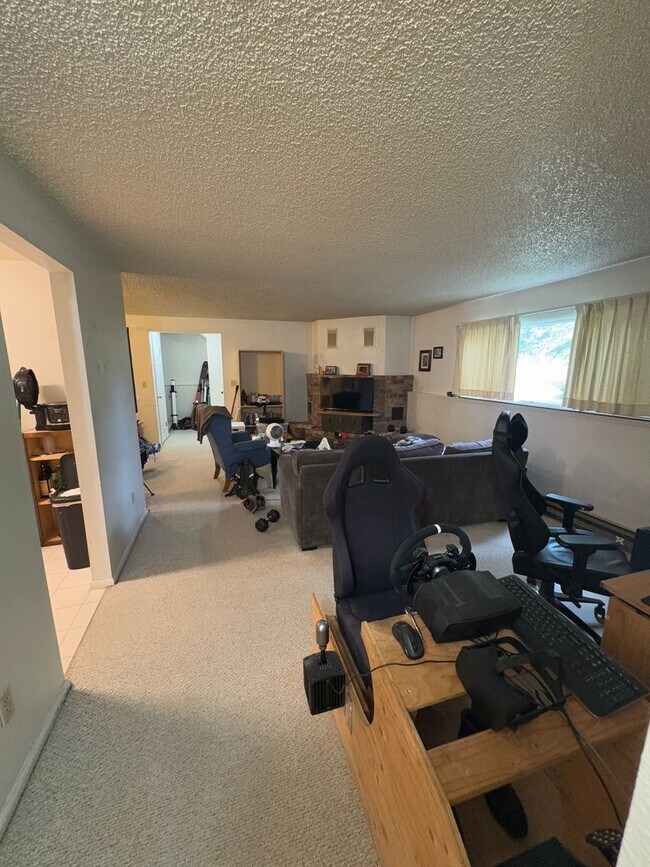 Foto del edificio - 2 Bed 2 bath off Durston Rd