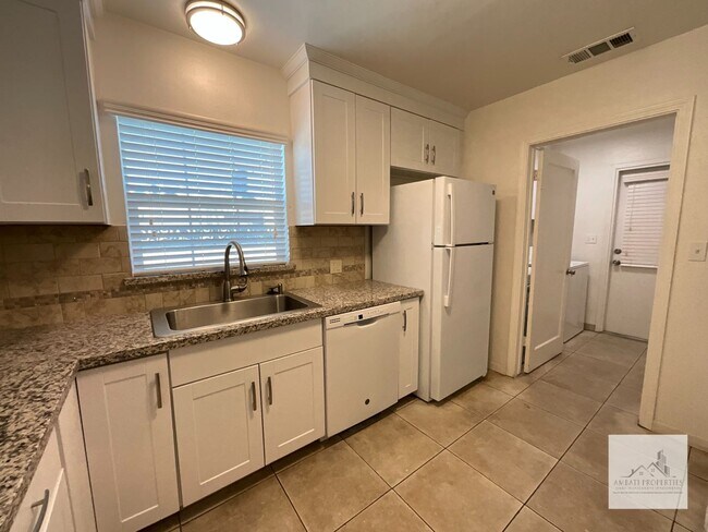 Foto del edificio - 3074 E Terrace Ave