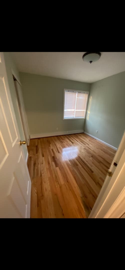 Building Photo - Well-Maintained 3-Bedroom House