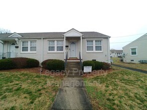 Building Photo - 609 E Willowbrook Dr