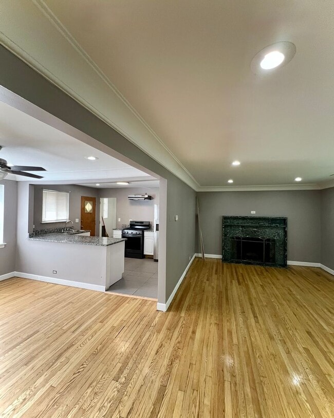 Building Photo - Private & Charming 2 Bed/1 Bath Ranch Styl...