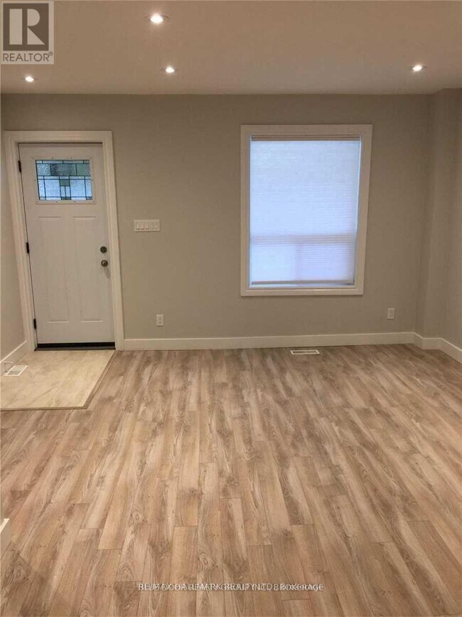 Photo du bâtiment - 263 Springdale Blvd