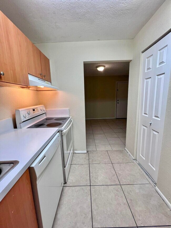 Building Photo - 415 Executive Center Dr