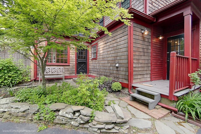 Building Photo - 300 Broadway