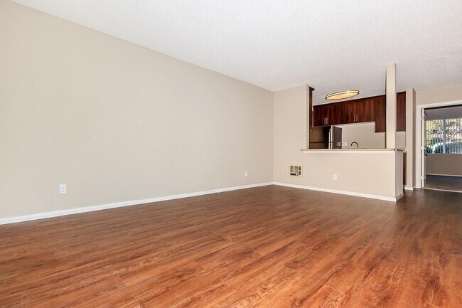 Foto del interior - Modern Living at Heatherwood Apartments | Spacious 1 & 2 Bedroom Apartment Homes in La Mesa, CA!