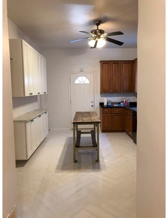 Foto del edificio - 1227 N Rockwell St