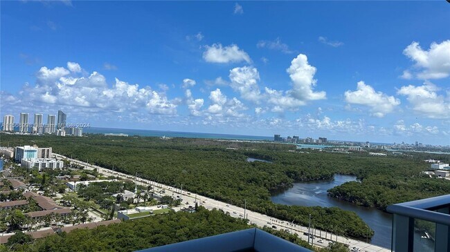 Foto del edificio - 16385 Biscayne Blvd
