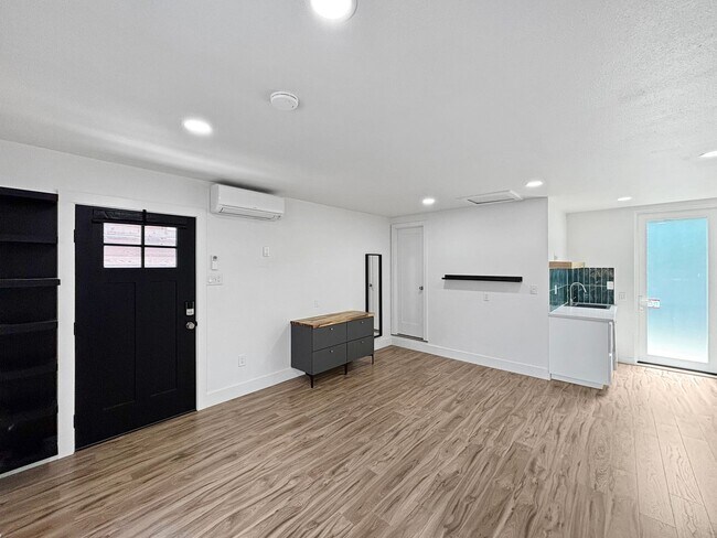 Foto del edificio - Charming Studio in Cherokee Point W/ A/C, ...