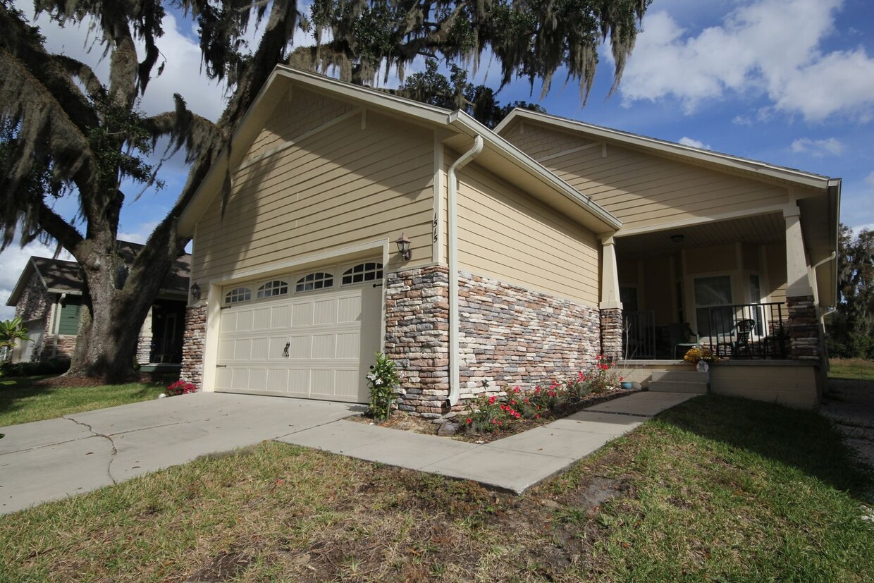 Primary Photo - 3/2 with 2 car garage in South Pointe