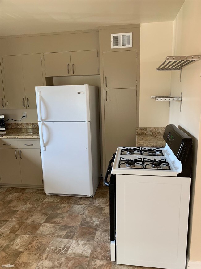 Foto del edificio - 2 br, 1 bath  - 1543 Howard Ave Apt 2