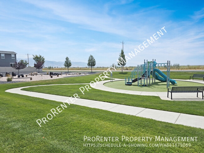 Building Photo - 1152 W Beacon Way