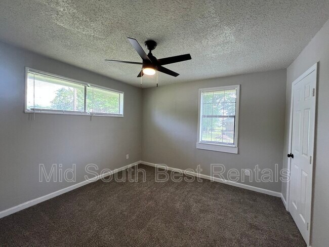 Building Photo - 2401 Scaper St