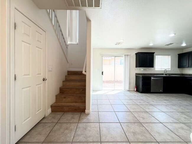 Building Photo - Nice two-story single-family property