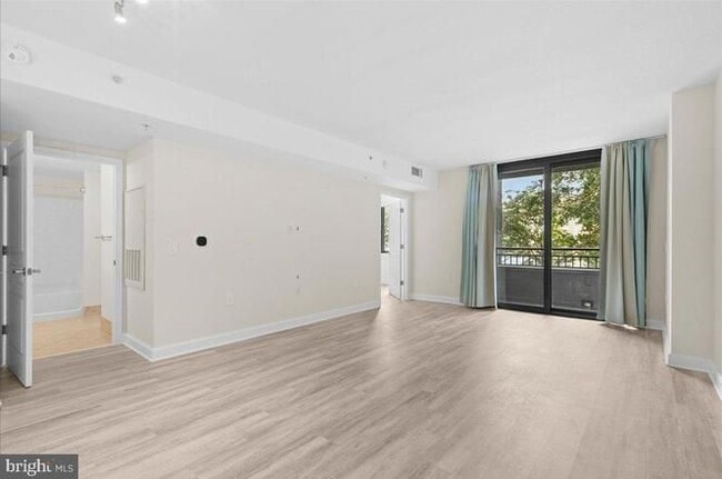 Building Photo - 2451 Midtown Ave