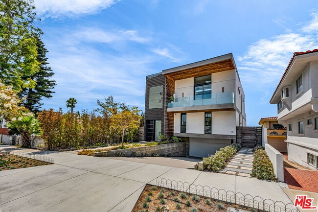 Building Photo - 703 N Lucia Ave
