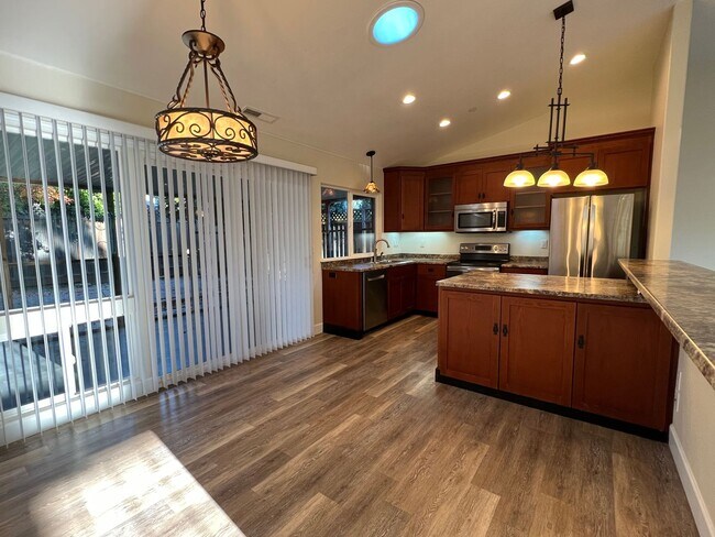 Foto del edificio - Beautifully Updated 3 Bedroom 2 Bathroom H...