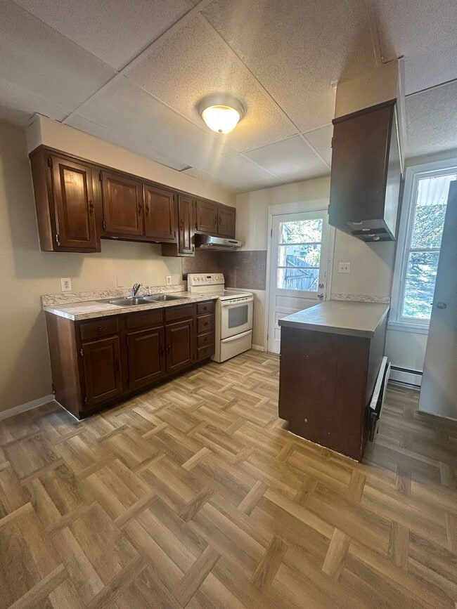 Building Photo - 3 Bedroom Duplex in Penbrook Boro.