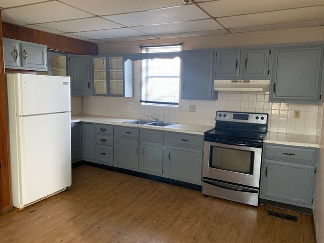 Building Photo - 2 bedroom 1 bath house