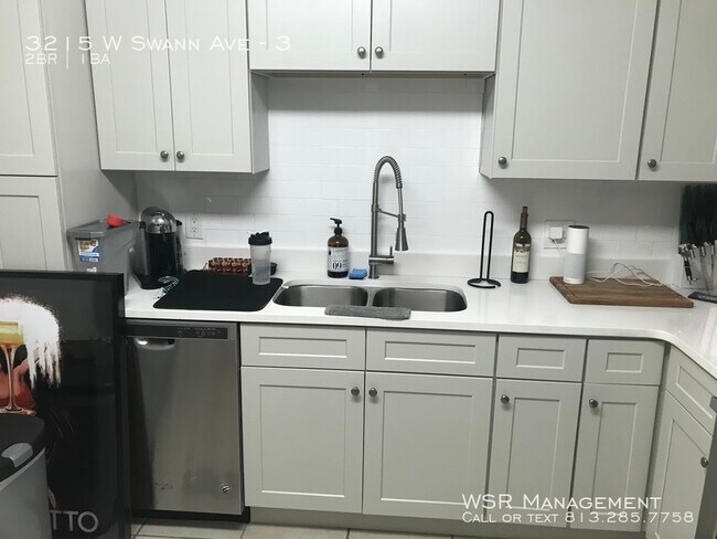 Foto del edificio - 3215 W Swann Ave