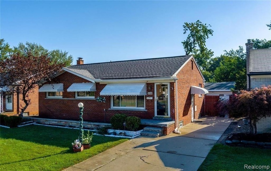 Primary Photo - 528 Cardwell St