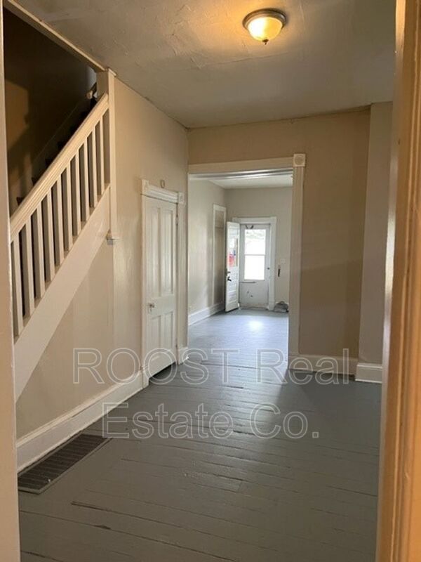 Foto del edificio - 131-133 N Greenmount Ave