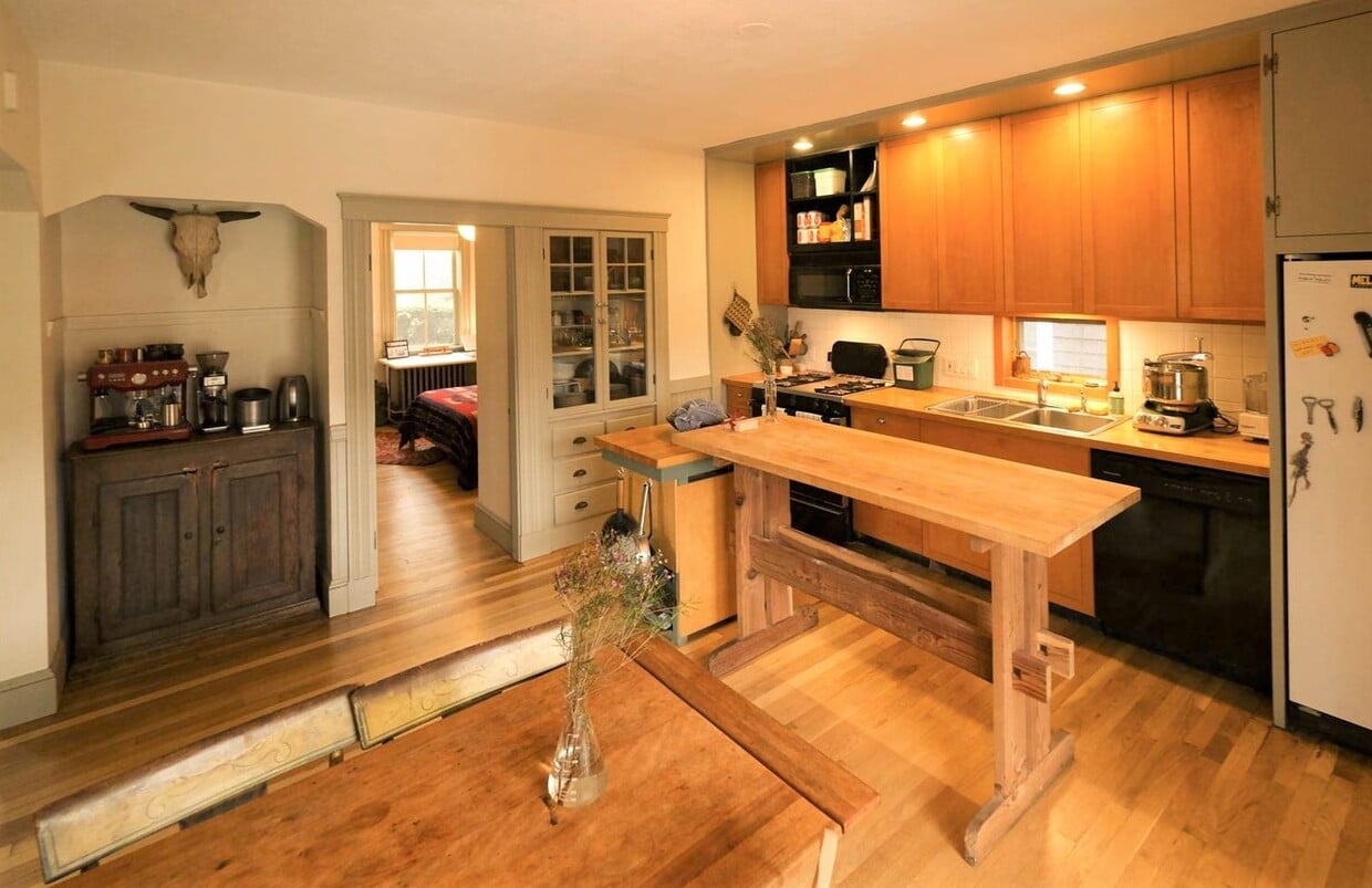 Primary Photo - 218 Brookline St