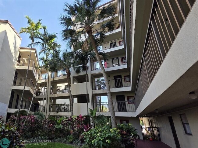 Foto del edificio - 2320 S Cypress Bend Dr