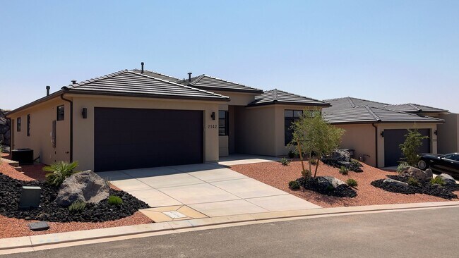 Building Photo - Beautiful 3 Bedroom and 2 Bathroom Home in...