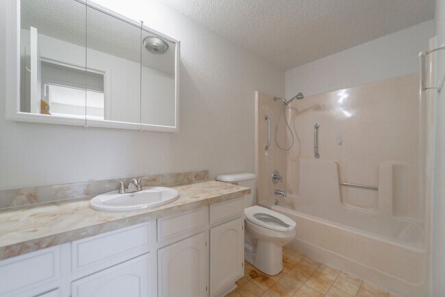 Foto del edificio - Edmond home