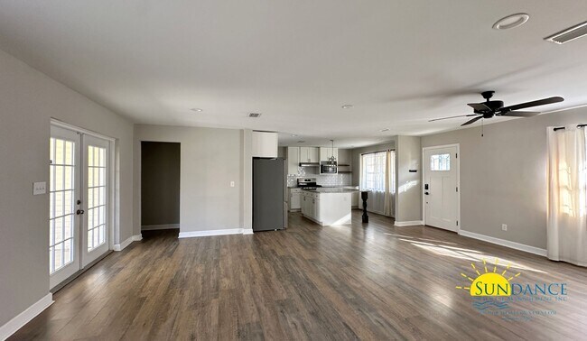 Foto del edificio - Stunning Renovated Home East of Hurlburt F...