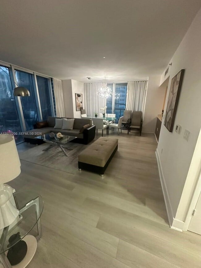 Building Photo - 485 Brickell Ave