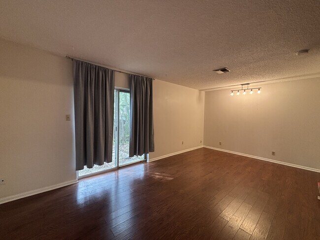 Foto del edificio - 315 Sidney Martin Rd