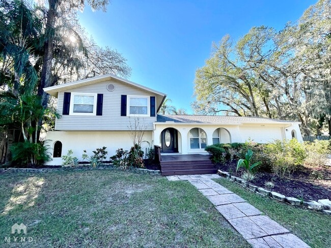Building Photo - 1200 Lake Valrico Ln