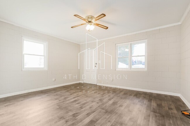 Building Photo - 2 Bedroom 1 Bath High Point Duplex