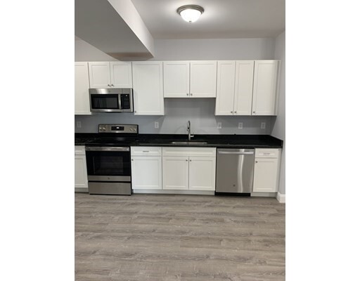 Foto principal - 599 Summer St