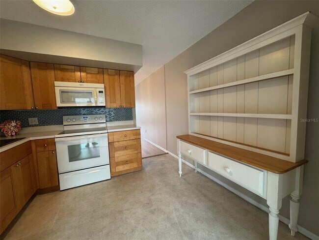 Foto del edificio - 2385 Tahitian Ln