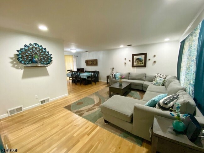 Building Photo - 57 Croton Pl