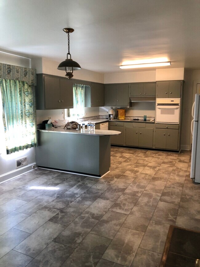 kitchen - 1630 St Annes Rd