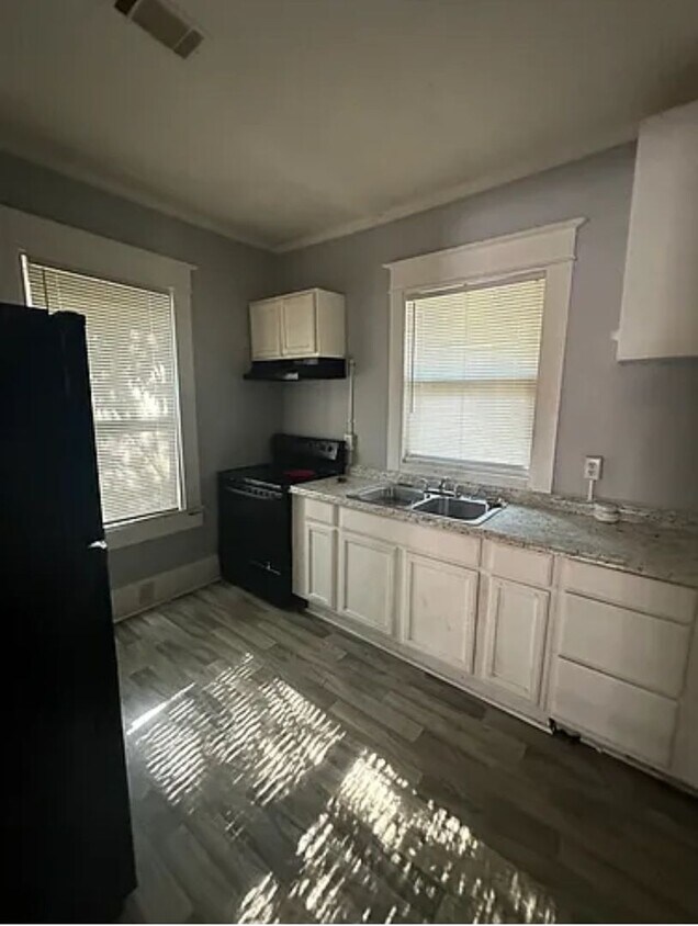 Foto del edificio - 1349 Holt Ave