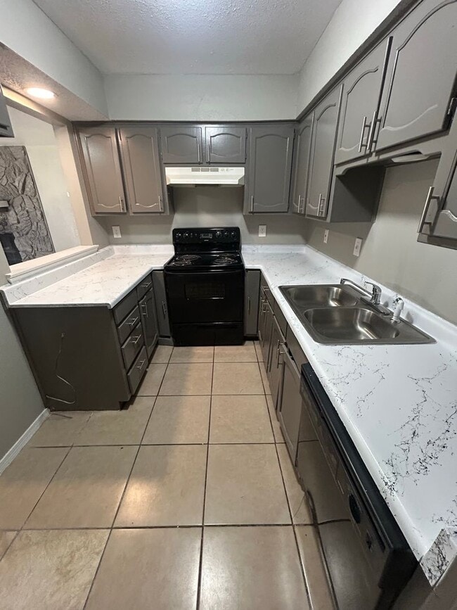 Photo - 412 Hollandale Cir House