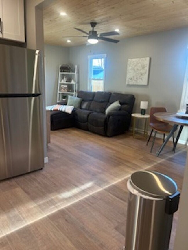 Foto del edificio - Adorable Fully Remodeled Home in Prime Loc...