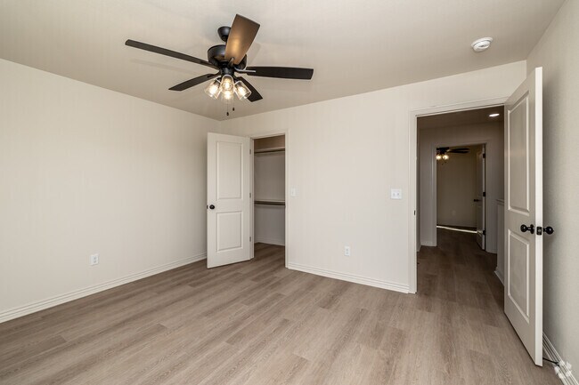 2BR, 1,5BA - 1.170SF - Dormitorio principal - Brookstone Place