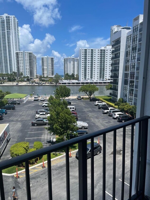 Primary Photo - 800 Parkview Dr