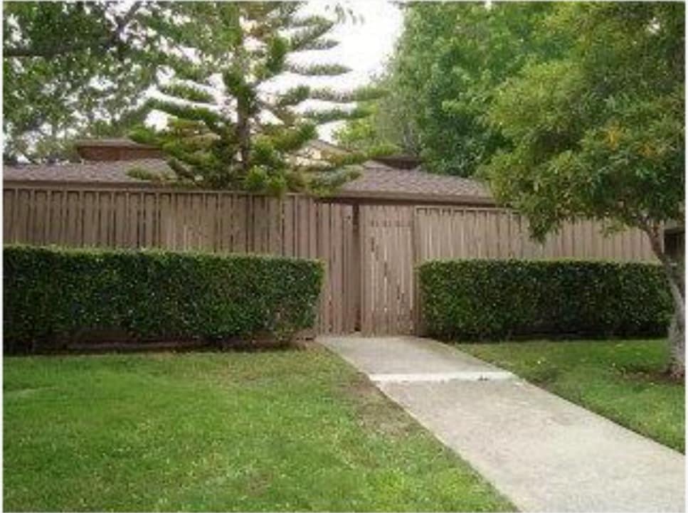 Front Yard - 230 Castillion Ter