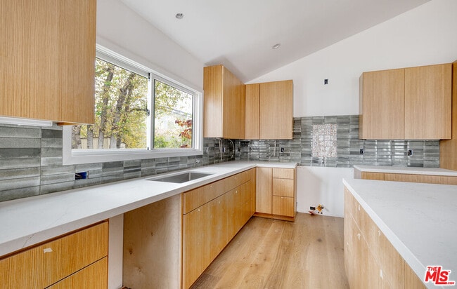 Building Photo - 4285 La Salle Ave
